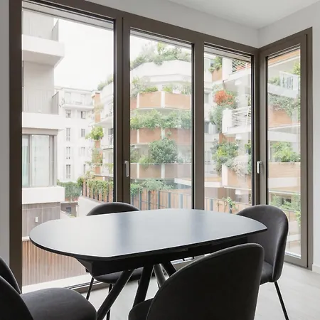 Modern With Shared Pool & Апартаменты