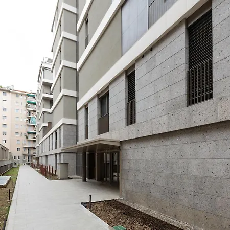 Modern With Shared Pool & * Милан