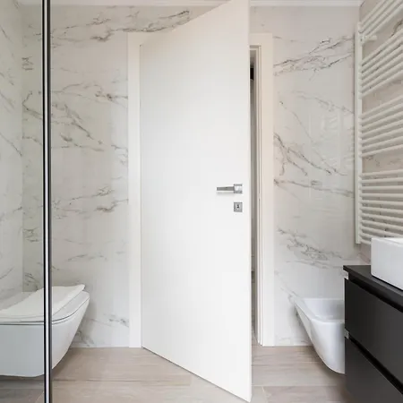 Modern With Shared Pool &