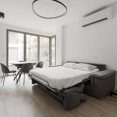 Apartmán Modern With Shared Pool & *